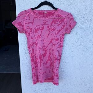 Lululemon pink athletic top size 4